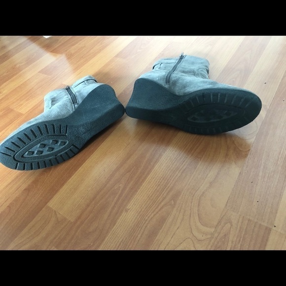 Easy Spirit Suede Wedge Boots Size 9 Gray Buckle - Picture 4 of 15